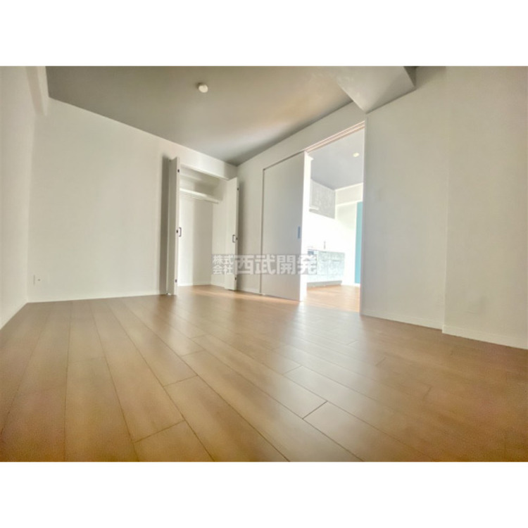 内装 洋服などをすべて収納して室内空間は広々快適