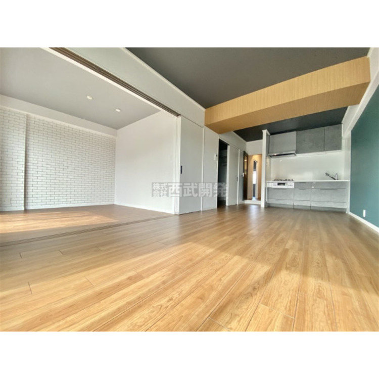 居間 ＬＤＫは家族みんなの快適空間です。お食事したりおしゃべりしたり、家族の絆を育むセントラルスペースです。