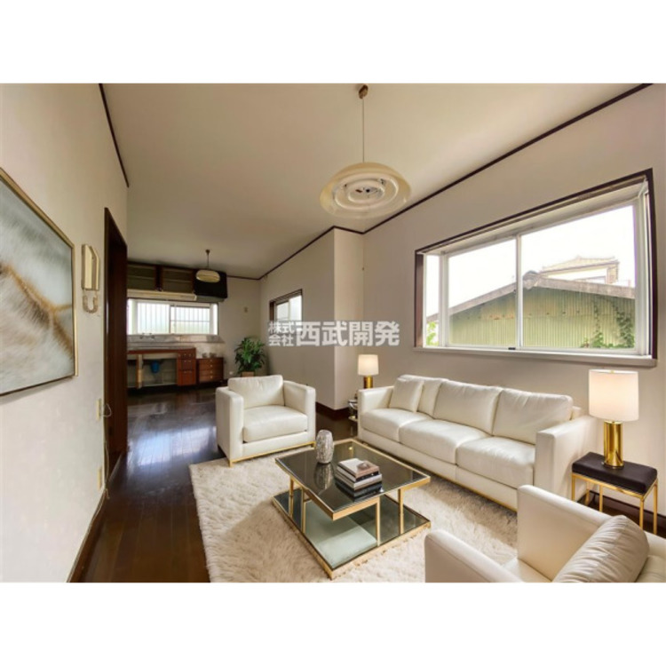 居間 【配置してある家具や小物はCGによるイメージです。】