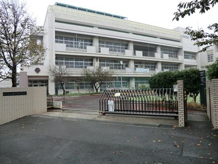 周辺 横浜市立錦台中学校	640m