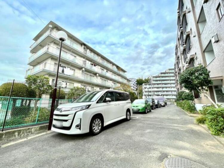 駐車場 敷地内に設けられた駐車スペース。空き状況についてはお問い合わせください。