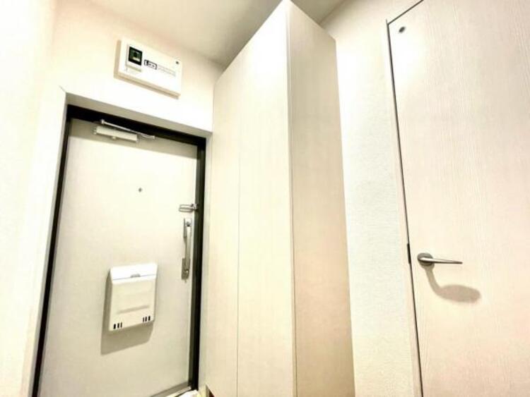 その他 雑多な玄関ではなくスッキリ空間としてお家の顔になるよう設計いたしました。