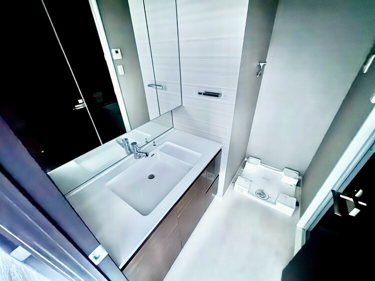 その他 清潔感を感じられる洗面化粧台。