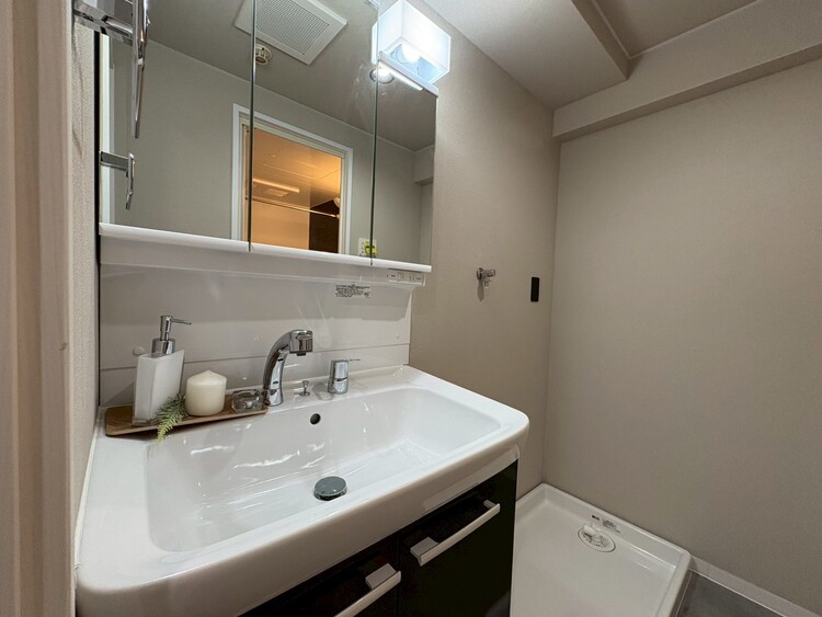 その他 清潔感を感じられる洗面化粧台。