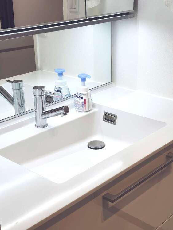 その他 清潔感を感じられる洗面化粧台。