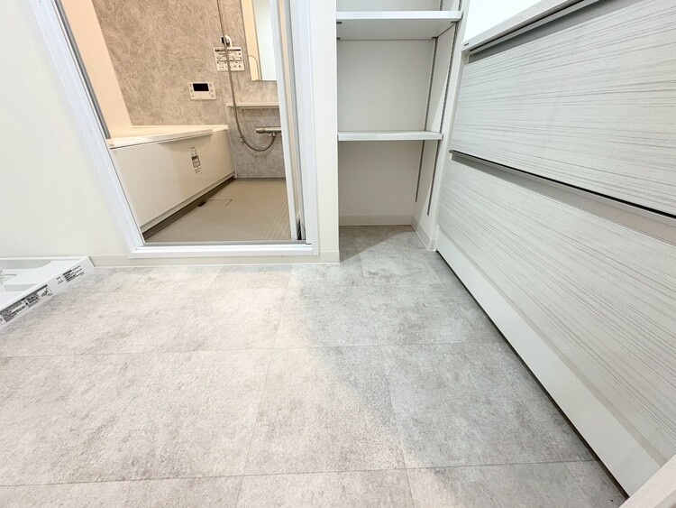 その他 十分な広さの脱衣所。