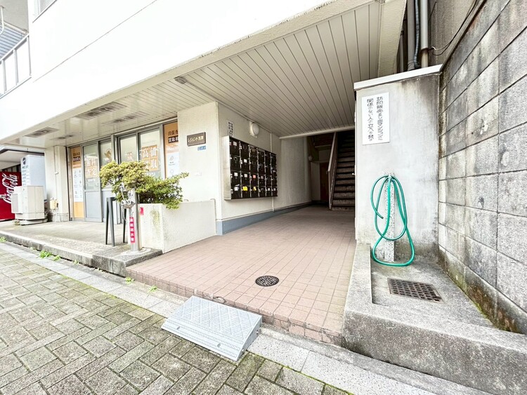 その他 上質感漂う玄関アプローチです。