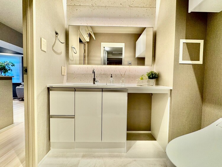 その他 清潔感を感じられる洗面化粧台。