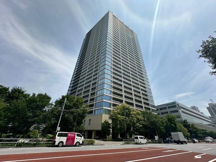 その他 災害時の停電に備えた大型の自家発電システムを設置。非常用発電機が作動します。