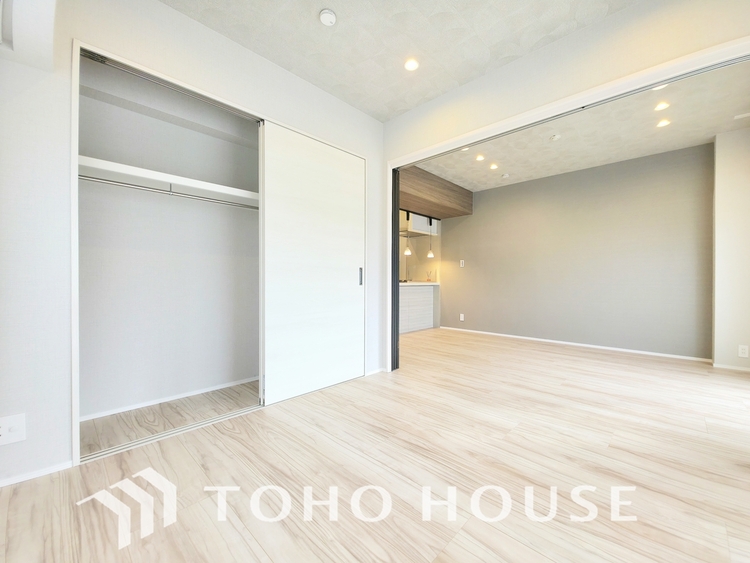 内装 極上のプライベート空間が、深い安らぎを誘います。一日の疲れを忘れさせる静けさと、心地よい目覚めを約束する聖域です。