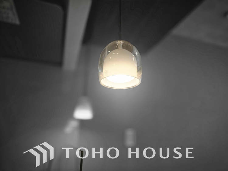 内装 陽光が降り注ぐ、開放的な大空間です。家族の絆を育み、ゲストをもてなす舞台となる、心豊かな団らんの時間が流れます。