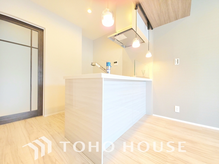 キッチン あなたの創造性を刺激する舞台。最新の機能と美しいデザインが融合し、料理の時間を至福の瞬間に変えます。