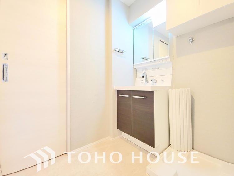 洗面 このお家で始まる毎日は、きっとご家族にとってかけがえのない大切現在リフォーム中。新しく生まれ変わる室内は、快適な暮らしを彩な時間になります。明るく温かい空間で、たくさんの思い出を作っていってください。