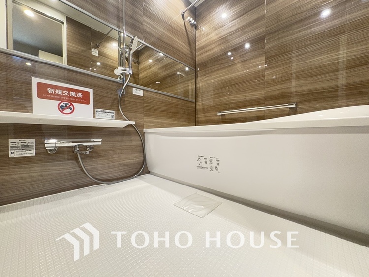 風呂 一日の疲れを癒すバスルームは、心地よいリラックスを叶える清潔感溢れる空間