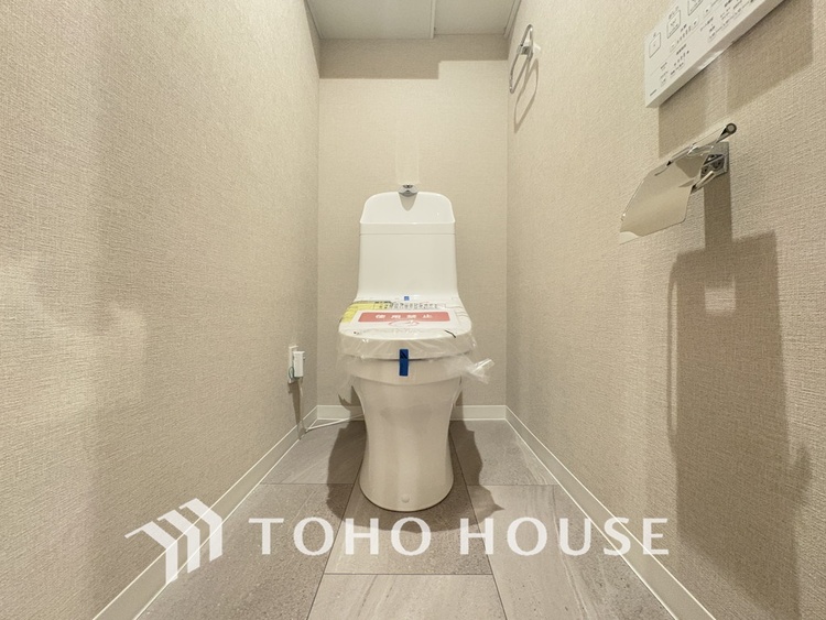 トイレ 清潔な洗浄機能付温水シャワートイレ