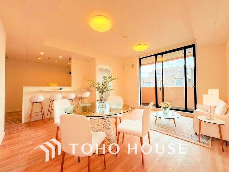 内装 明るいLDKは自然と家族が集まるコミュニケーションの場所に（家具は全てCGです）