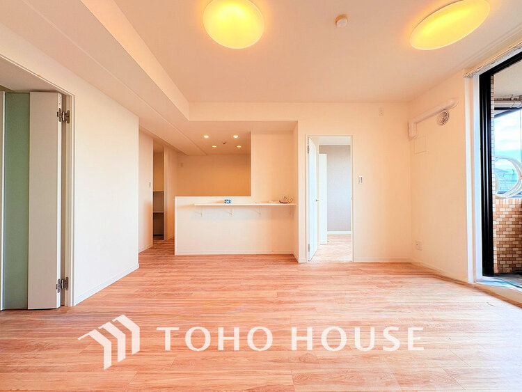 内装 広がりのある住空間、家族が集まるリビング・ダイニング