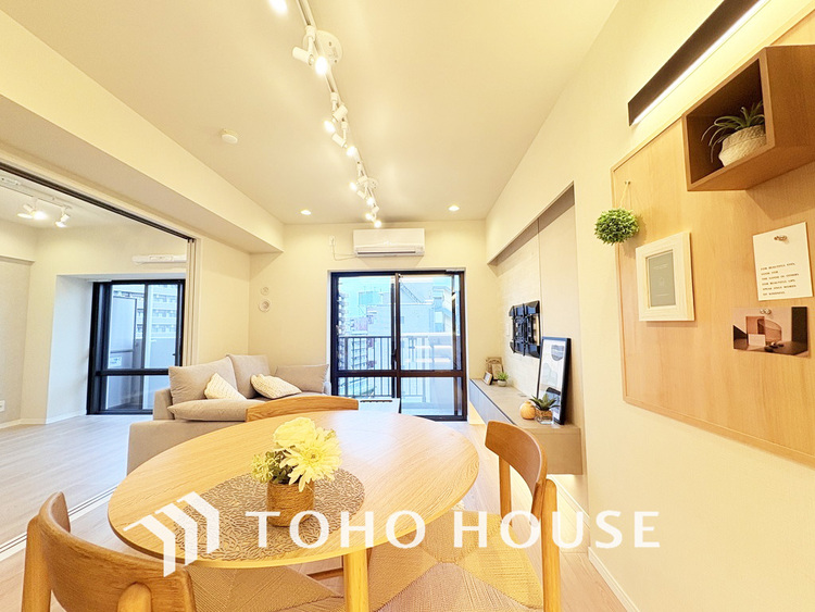 内装 明るいLDKは自然と家族が集まるコミュニケーションの場所に