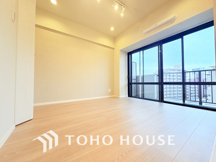 内装 採光もある洋室は、くつろぎのひと時を過ごすのにぴったり