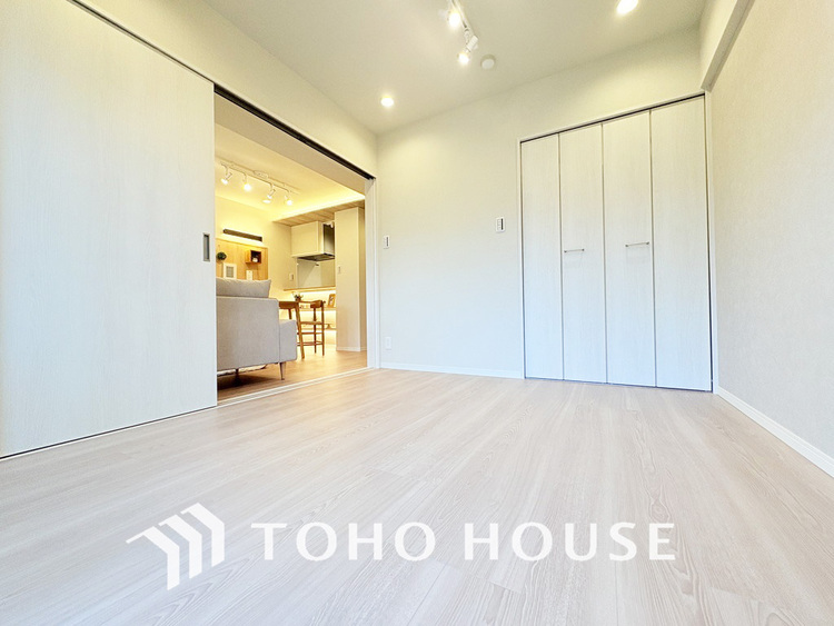 内装 1日の疲れを癒し、心地よく寛げるようゆったりとした広さをしています