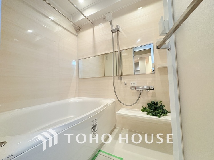 風呂 一日の疲れを癒すバスルームは、心地よいリラックスを叶える清潔感溢れる空間