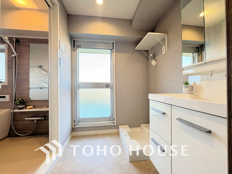 洗面 大きな洗面鏡付き、朝の身支度も楽しくなりますね