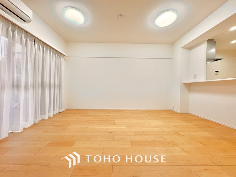 内装 ここにはみんなが集い、食事と楽しい会話が始まる。話に夢中になりすぎて、ついつい時を忘れ夜半過ぎになってしまう。そんな束の間の幸せを感じさせてくれる場所でありたい。