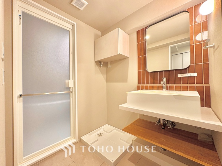 洗面 清潔感あふれる洗面化粧台で、毎日の身支度を快適にサポートします。