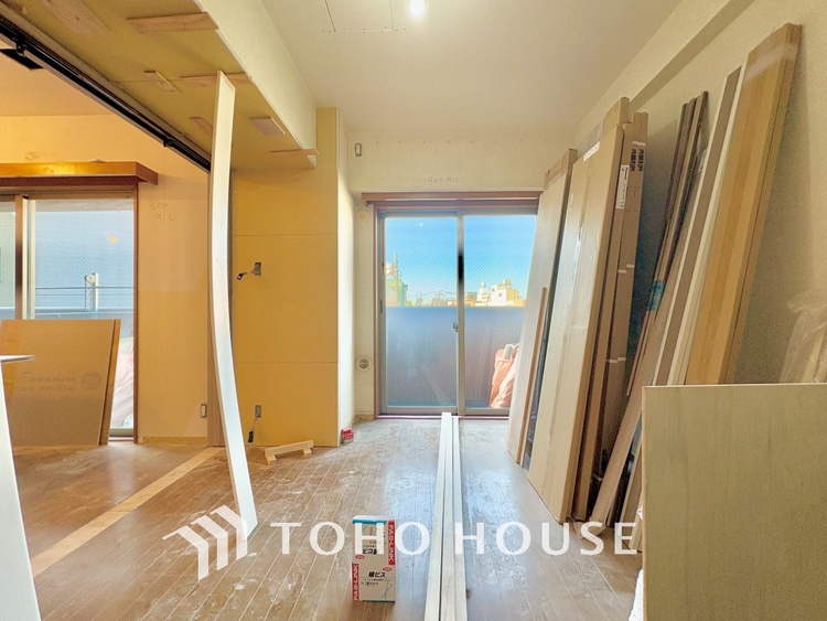 内装 【ROOM】感性を育むプライベートルームはシンプルでスマートな空間。好みの空間で読書をしたり、音楽を聞いたりと一人の時間も充実したものにできます。