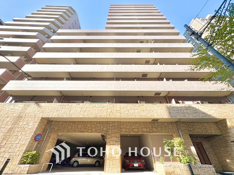 外観 漂う上質な空気感、マンションに入れば「おかえりなさい」と笑顔で迎えてくれるエントランス。最良の心配りを感じるマンションでした。