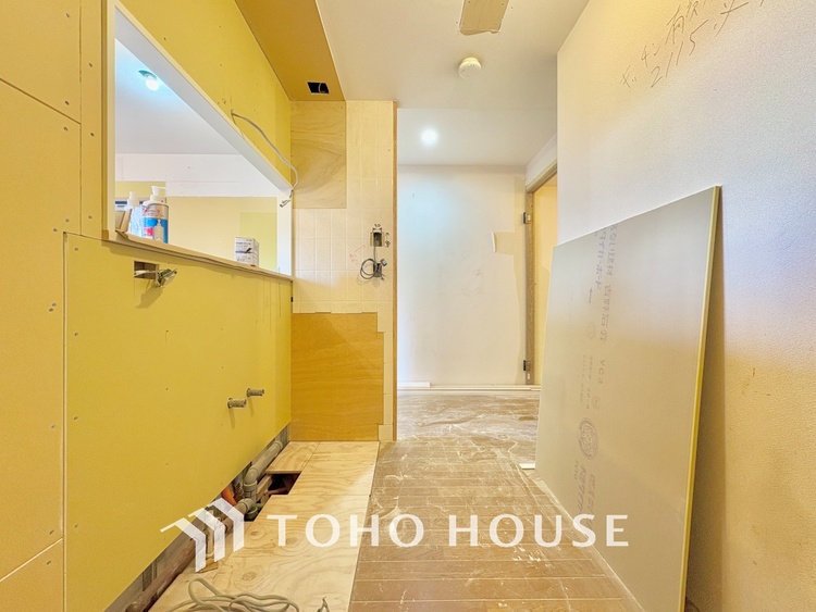 キッチン キッチンは家族の絆を育む大切な空間。シンプルで使い易いシステムキッチンで愉しく作る料理は愛情のある美味しいご馳走に。家族で使える対面式キッチンです。