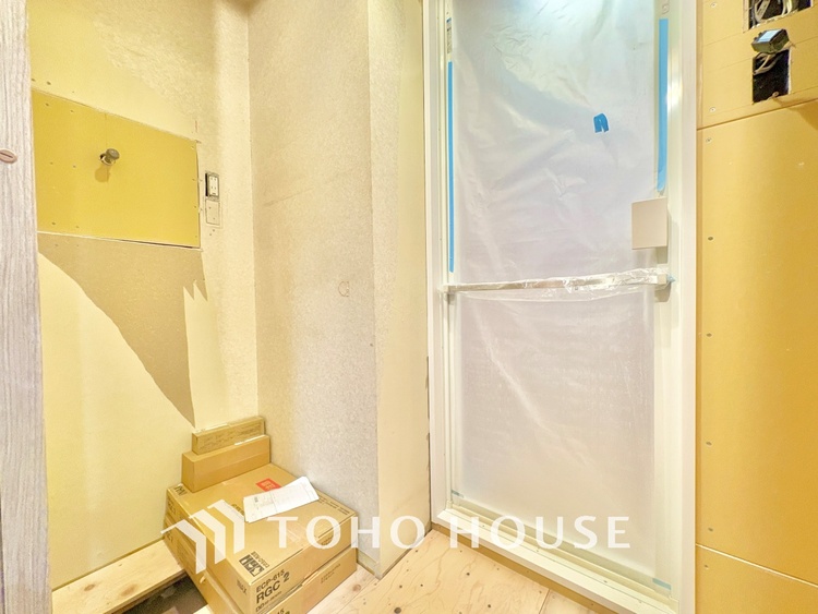 洗面 気持ちの良い朝をつくりだし、夕方には笑顔を取り戻させてくれるミラー。パウダールームはいつでも本来の自分を取り戻せる空間。明るく仕上げてあります。