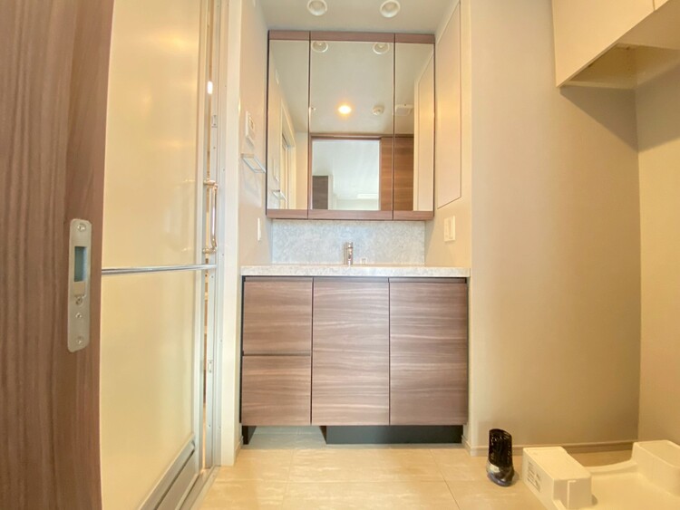 その他 清潔感を感じられる洗面化粧台。