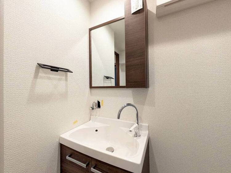 その他 清潔感を感じられる洗面化粧台。