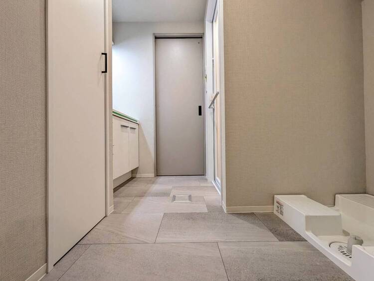 その他 十分な広さの脱衣所。