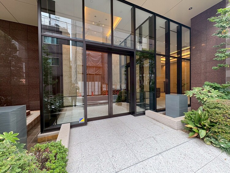 その他 上質感漂う玄関アプローチです。