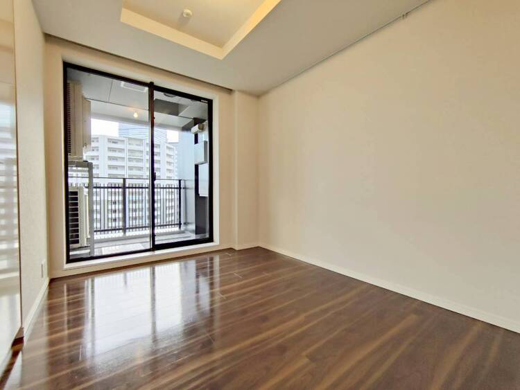 寝室 ベッドも十分に設置するスペースがあります。