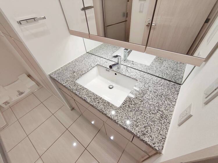 洗面 清潔感を感じられる洗面化粧台。