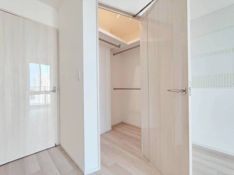 収納 家電やスーツケース、ストック品など何でも片付く嬉しい空間です。