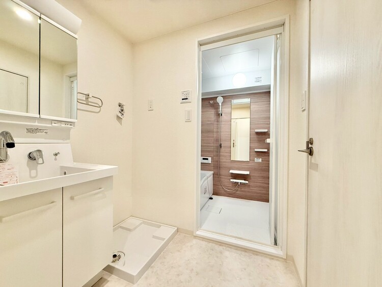 その他 十分な広さの脱衣所。