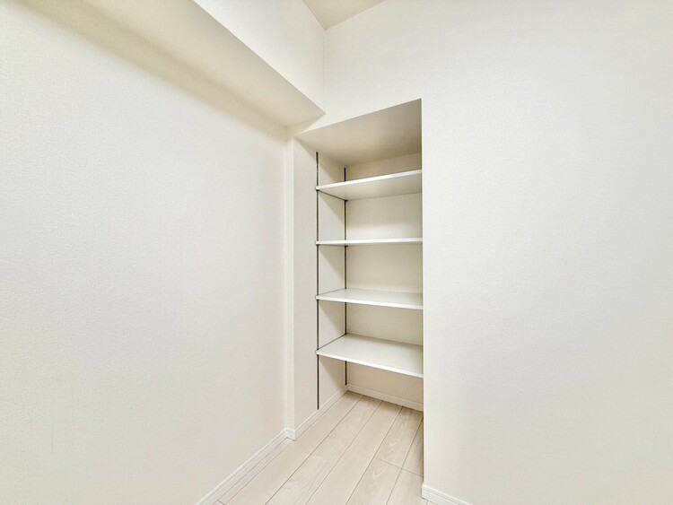 その他 家電やスーツケース、ストック品など何でも片付く嬉しい空間です。