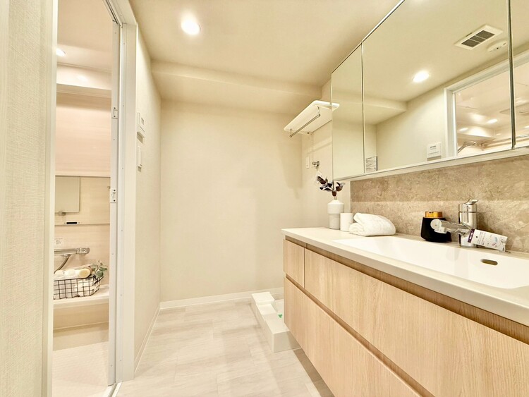 その他 十分な広さの脱衣所。