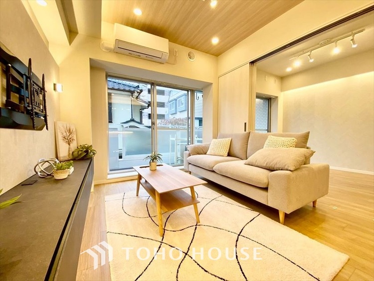 内装 【LIVING】◆陽光◆が差し込む。この開放的なLDKに家族の笑顔が集う。家族が一緒に過ごす空間は明るく、そして居心地よく。