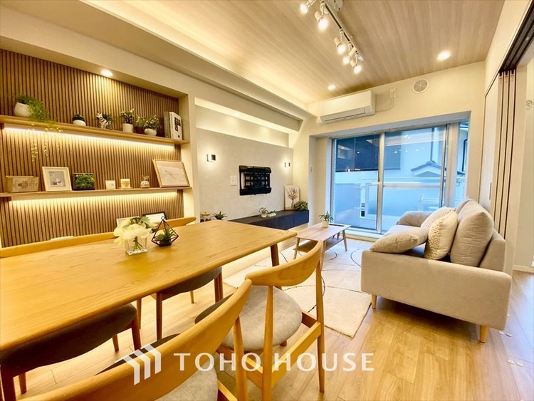 内装 【LIVING】◆扉を◆開くとこの景色。家族の”おかえり”の声が聞こえてきそう。