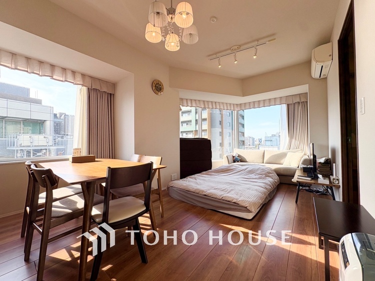 内装 【LIVING】◆眩い◆光が燦々と入り、家族の笑顔を照らす。「いつまでも続いて」と願う夢のような毎日がここにある。