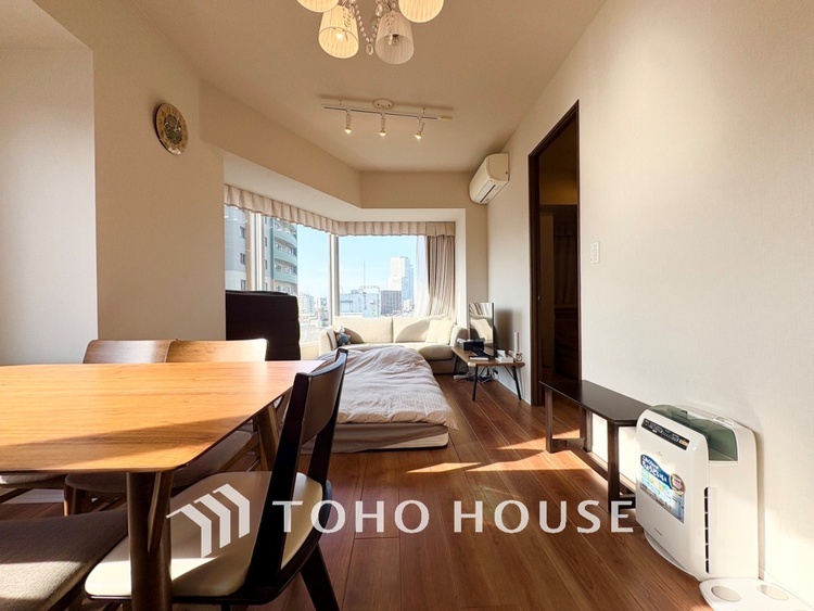 内装 【LIVING】◆陽光◆が差し込む。この開放的なLDKに家族の笑顔が集う。家族が一緒に過ごす空間は明るく、そして居心地よく。