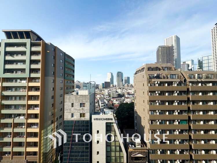 その他 【BALCONY】◆BLUE SKY◆自然の心地よさに包まれる。大開口の外に広がるのは爽やかな青空。