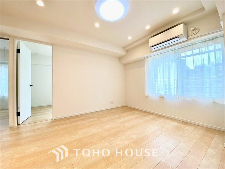 内装 【LIVING】◆陽光◆が差し込む。この開放的なLDKに家族の笑顔が集う。家族が一緒に過ごす空間は明るく、そして居心地よく。