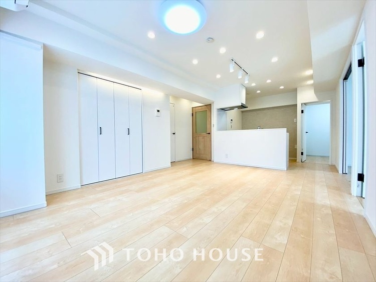 内装 【LIVING】◆扉を◆開くとこの景色。家族の”おかえり”の声が聞こえてきそう。