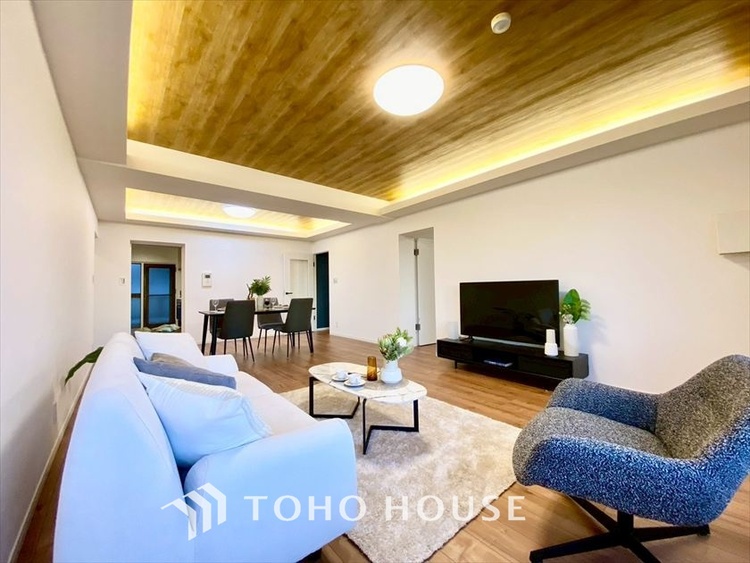 内装 【LIVING】◆陽光◆が差し込む。この開放的なLDKに家族の笑顔が集う。家族が一緒に過ごす空間は明るく、そして居心地よく。